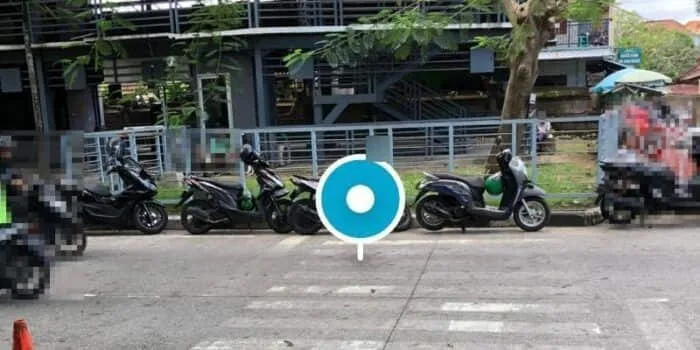 Grab official DPS image showing the domestic motorbike pickup point at Bali Airport.