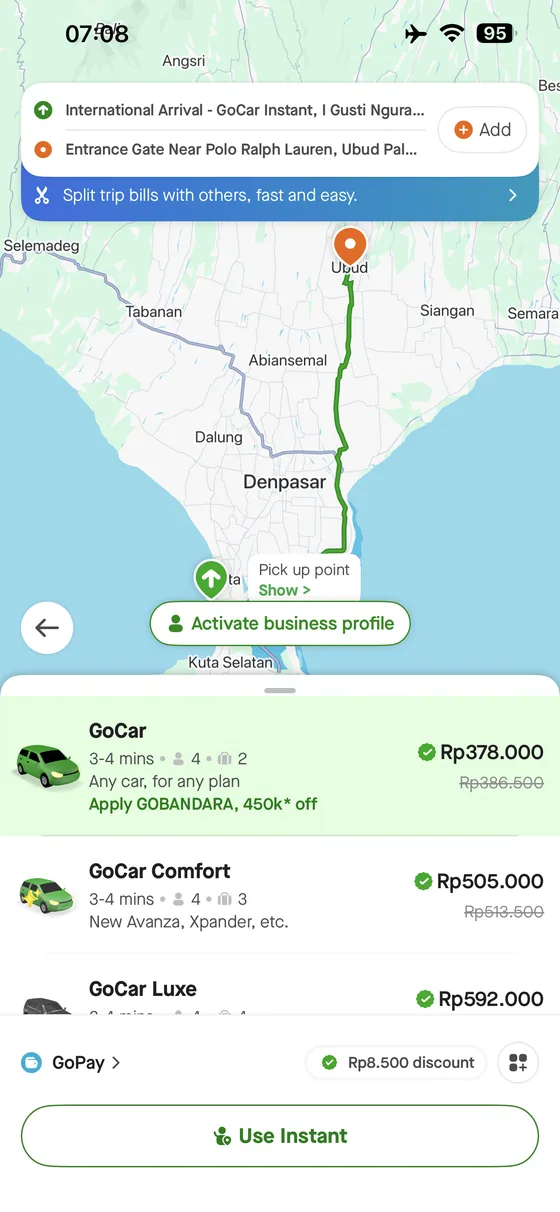 Gojek app quote from Bali Airport to Ubud Palace showing GoCar, Comfort and Luxe options.
